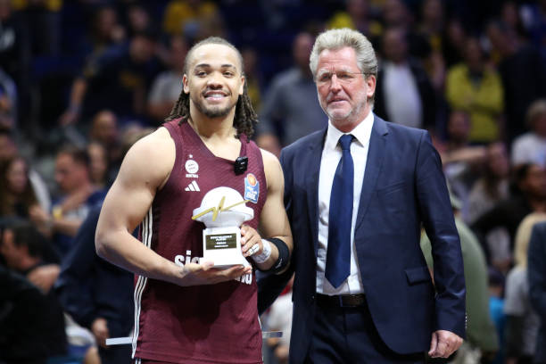 他不仅扑出 他不仅扑出