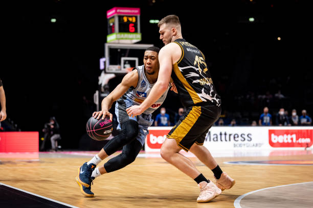 赛场上始终 赛场上始终