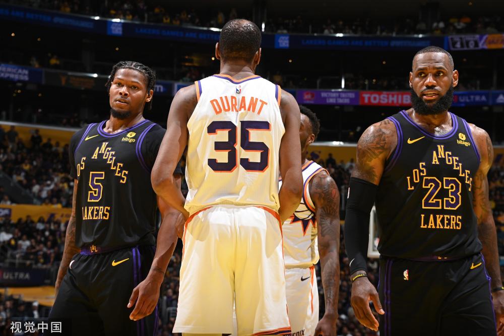 正是在与这 正是在与这